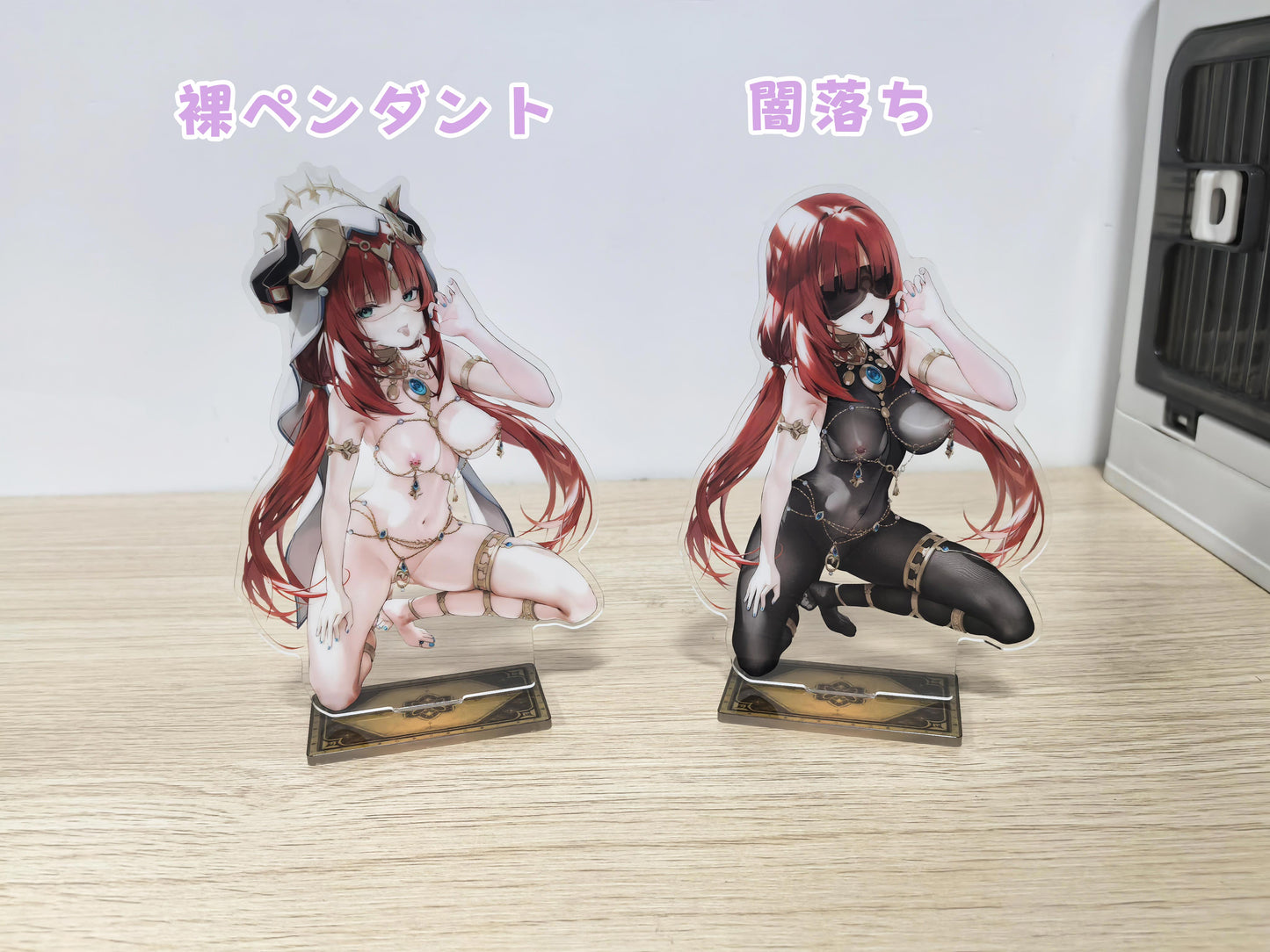 Nilou Acrylic Stand