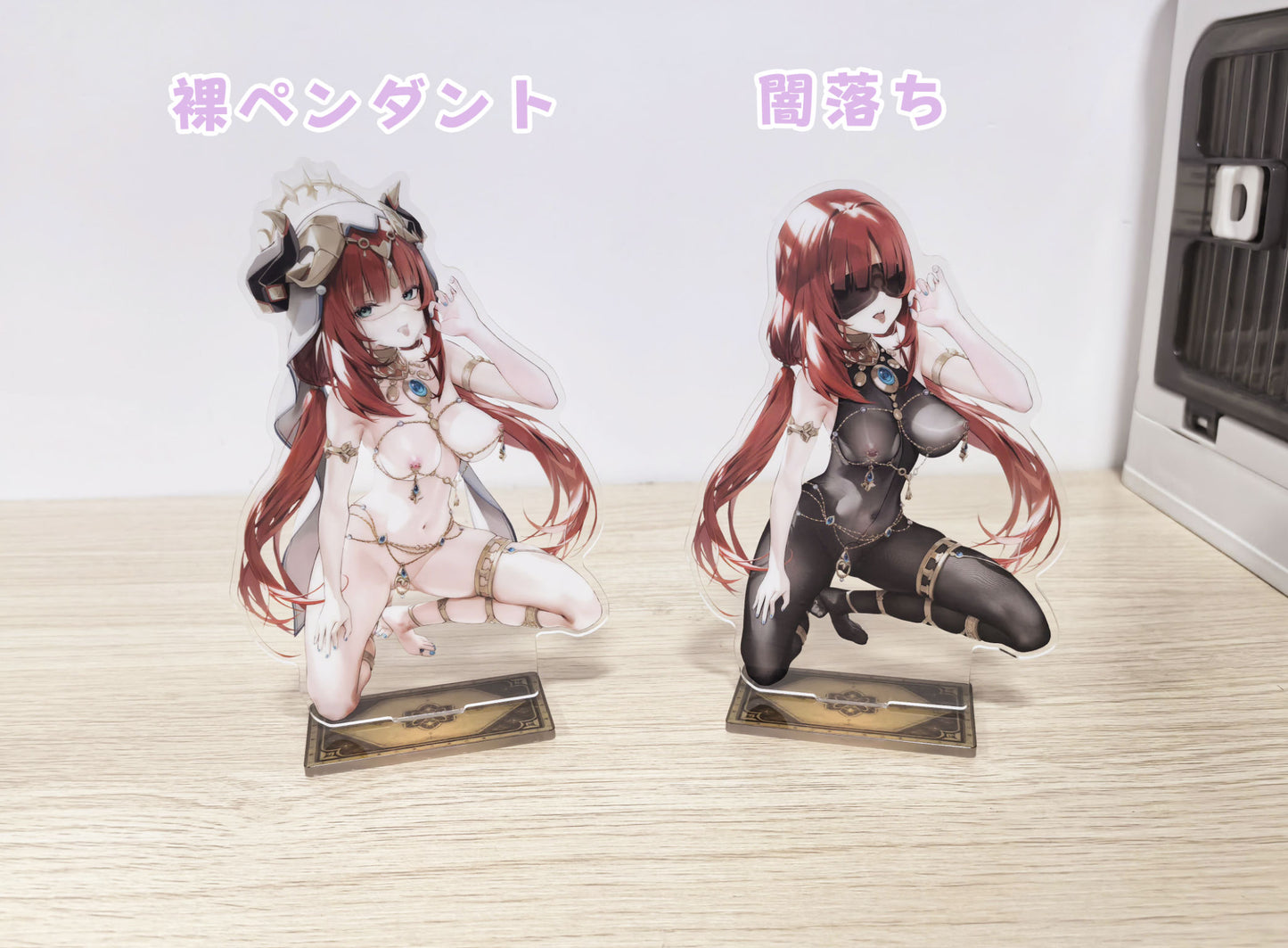 Nilou Acrylic Stand